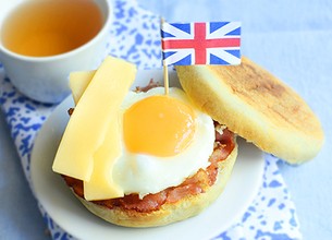 Egg muffin bacon fromage