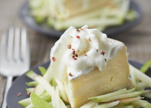 Camembert et chantilly, allumettes de pomme