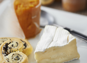 Camembert et petit suisse de patate douce, palmiers au pavot