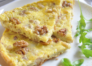 Omelette au comté, noix et pignons