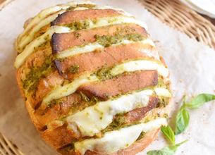 Pain hérisson pesto et mozzarella