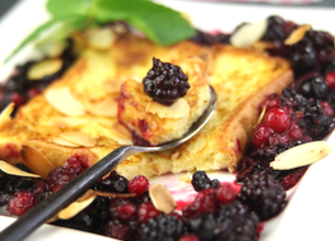 Pain perdu léger aux fruits rouges