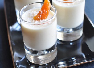 Panna cotta à l’abricot et à la noix de coco