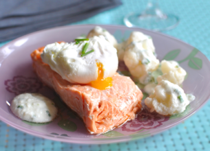 Pavé de saumon, chou-fleur et oeufs pochés