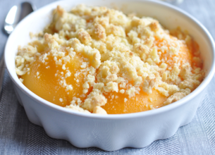 Pêches rôties et crumble