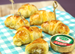 Petits croissants au Société Crème, abricots et noix
