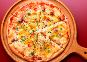 Pizza fromage et légumes