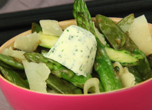 Poêlée d’asperges au parmesan et son beurre fondant aux herbes