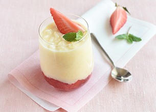 Riz au lait et sa compotée de fraises, menthe et citron