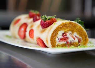 Roulé aux fraises façon fraisier
