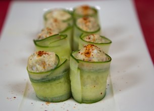 Rouleaux de concombre et rillettes de thon à l’oeuf