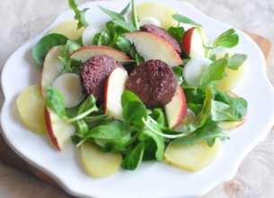 Salade tiède de boudins noirs aux deux pommes