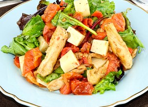 Salade de poulet, Emmental et ses légumes du soleil