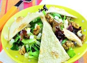 Salade de poulet à la tortilla gratinée