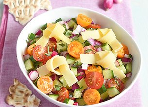 Salade de concombre tomates et emmental