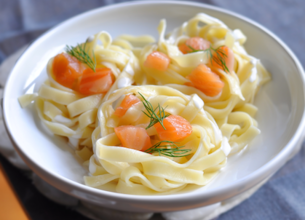 Saumon et tagliatelles en salade