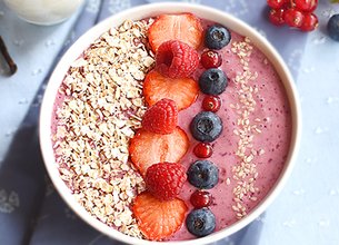 Smoothie bowl fruits rouges