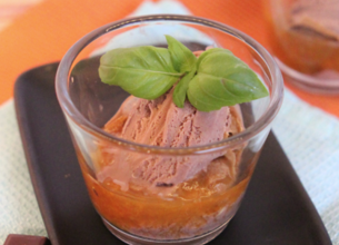 Sorbet chocolat amer et sa compotée de fruits jaunes