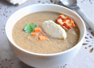 Soupe de lentilles aux chips de bacon