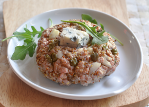 Steak tartare grillé au Roquefort Société