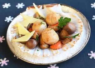 Noix de Saint-Jacques aux champignons et Emmental Président