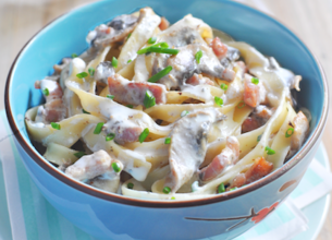 Tagliatelles champignons, lardons sauce Rondelé ail et fines herbes