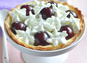 Petites tartes aux cerises et crème fouettée