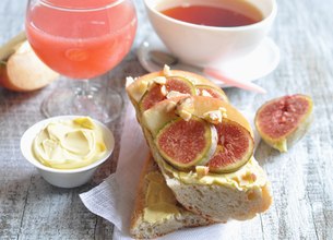 Tartines gourmandes pommes, figues et miel