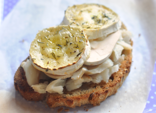 Tartine au chèvre Président et champignons