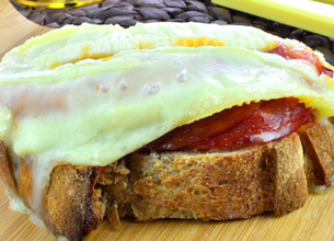 Tartine de chorizo au fromage de brebis