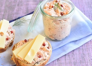 Tartines de rillettes aux 2 saumons et emmental Grand Affiné