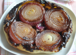 Tatin d'oignons rouges