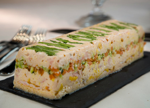 Terrine de saumons et langoustines aux petits légumes