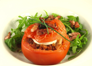 Tomates farcies au chèvre et lardons