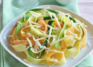 Tagliatelles de pâtes et de légumes