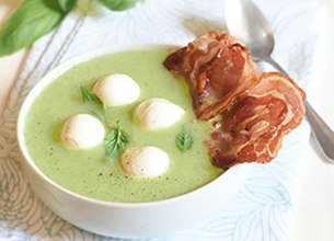 Soupe froide courgettes pancetta et mozzarella di bufala
