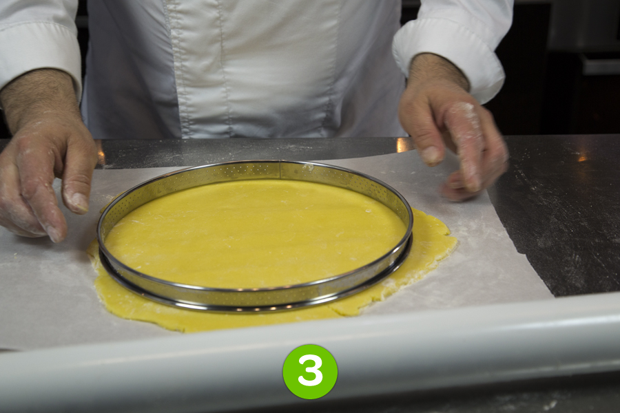 Recette de Tarte à la crème de pistache, fraises et chantilly