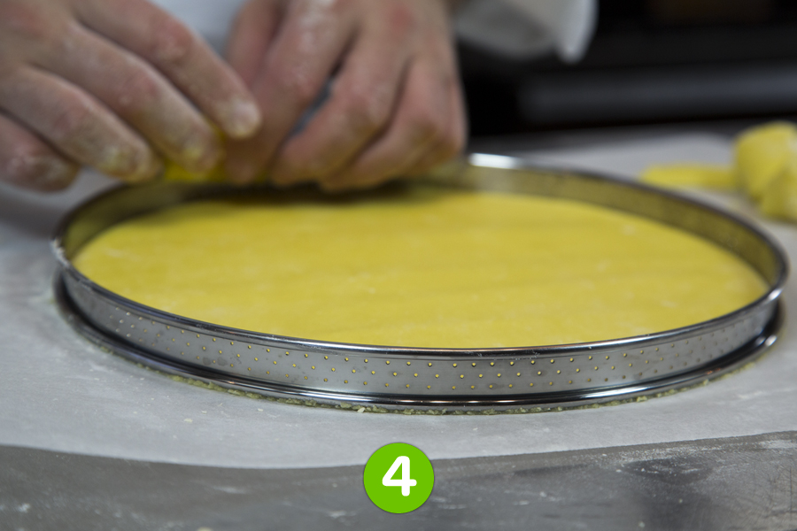 Recette de Tarte à la crème de pistache, fraises et chantilly