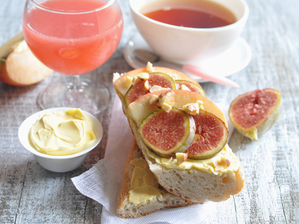 Recette de Tartines gourmandes pommes, figues et miel 