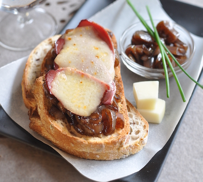 Recette de Tartines au confit d'oignons rouges, magrets et Istara